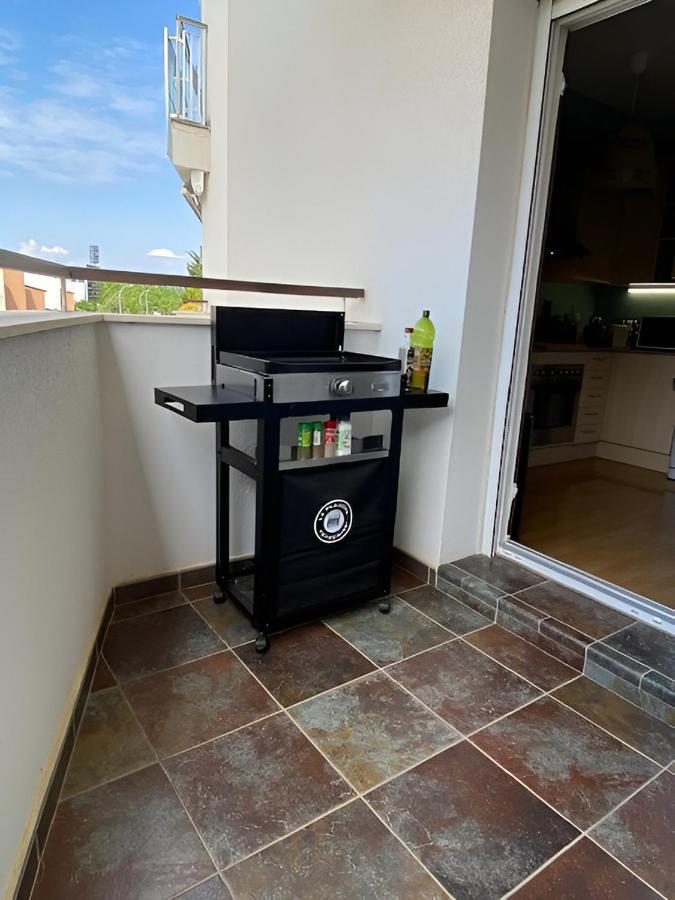 Superbe Appartement Renove, Residence Avec Piscine Roses Eksteriør billede